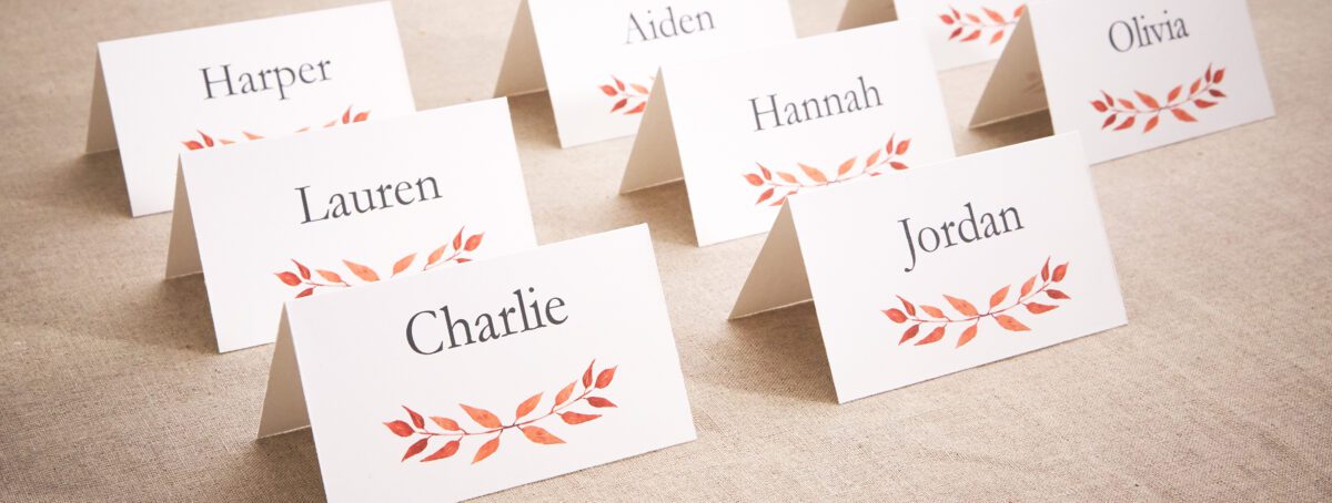 5 Free Designs for a Simple Thanksgiving Table Setting | Avery.com